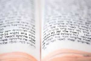 ספר עם פונט בעברית