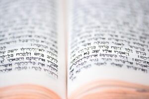 ספר עם פונט בעברית